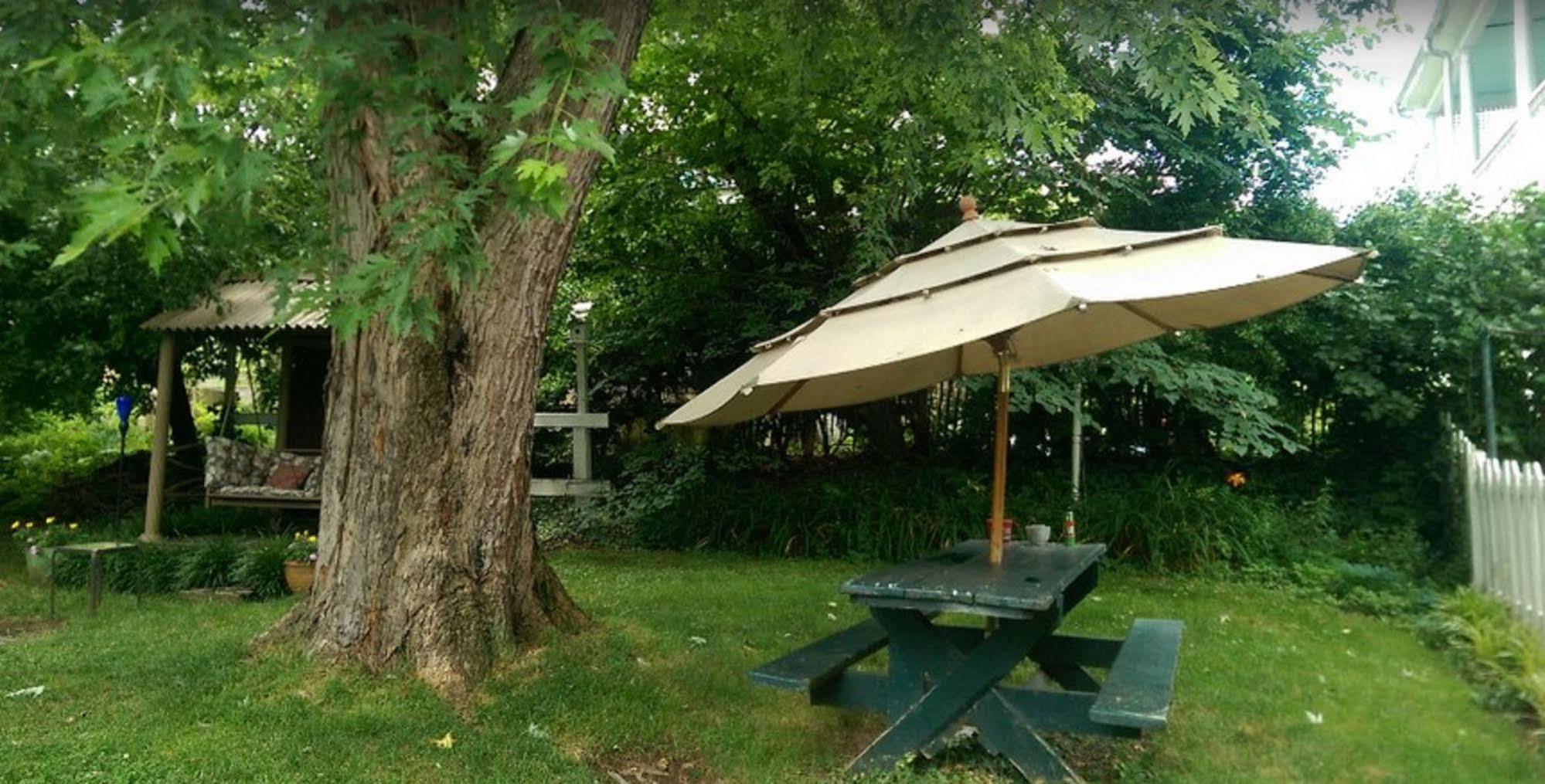 Lily Garden Bed&Breakfast Harpers Ferry Exterior foto